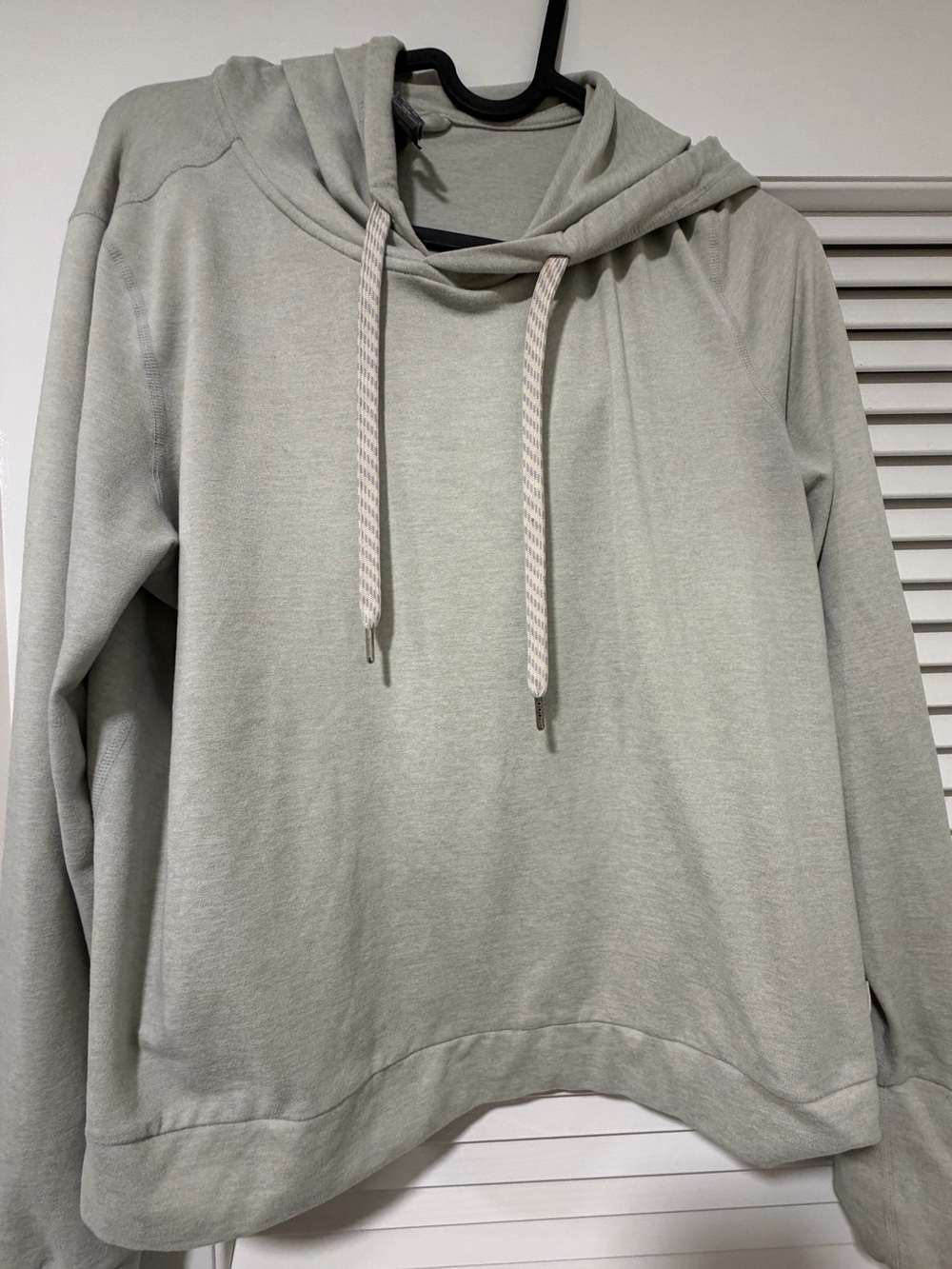 Vuori womens Halo Essential light grey Hoodie Pullover size small